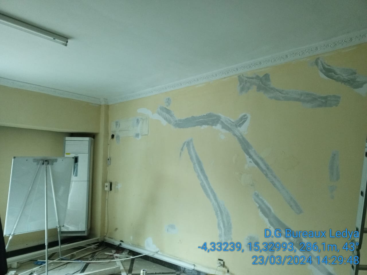 Pendant les travaux - Application peinture latex et installation